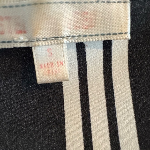 Elegant Striped Mini Dress in Black and White - Picture 8 of 8